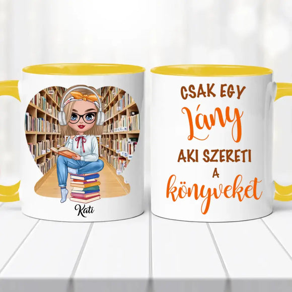 Egyedi bögre – olvasó lány illusztrációval