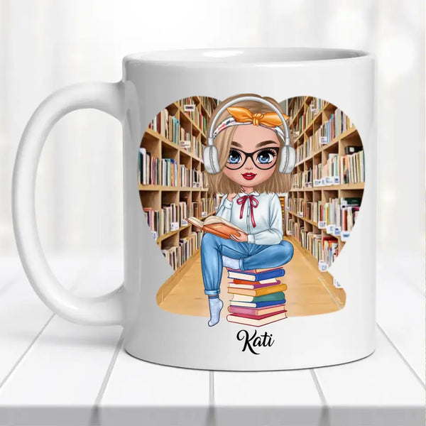 Egyedi bögre – olvasó lány illusztrációval