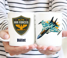 Repülős bögre – névvel és repülő jelekkel