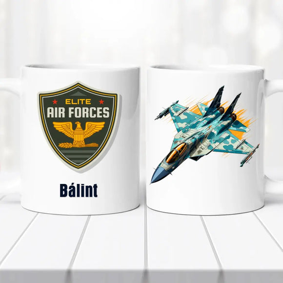 Repülős bögre – névvel és repülő jelekkel