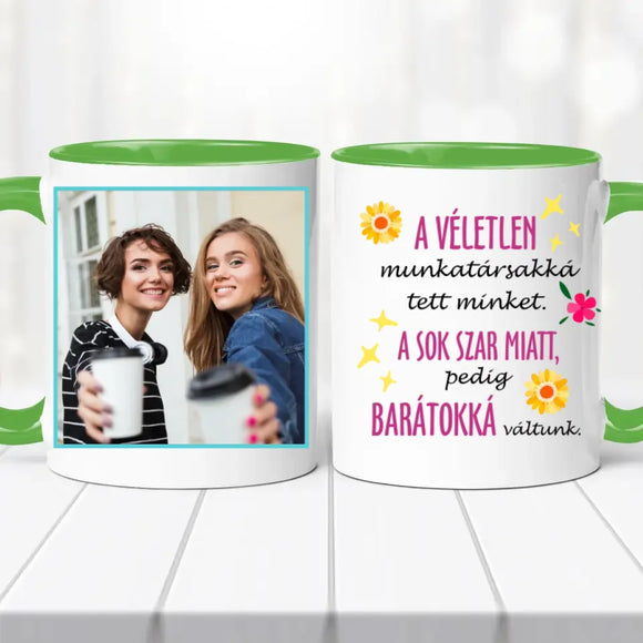 Barátnős fényképes bögre – „A véletlen munkatárssá tett minket…"