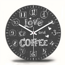 Minimalista Love & Coffee kávés falióra fehér tipográfiával és üveglappal.